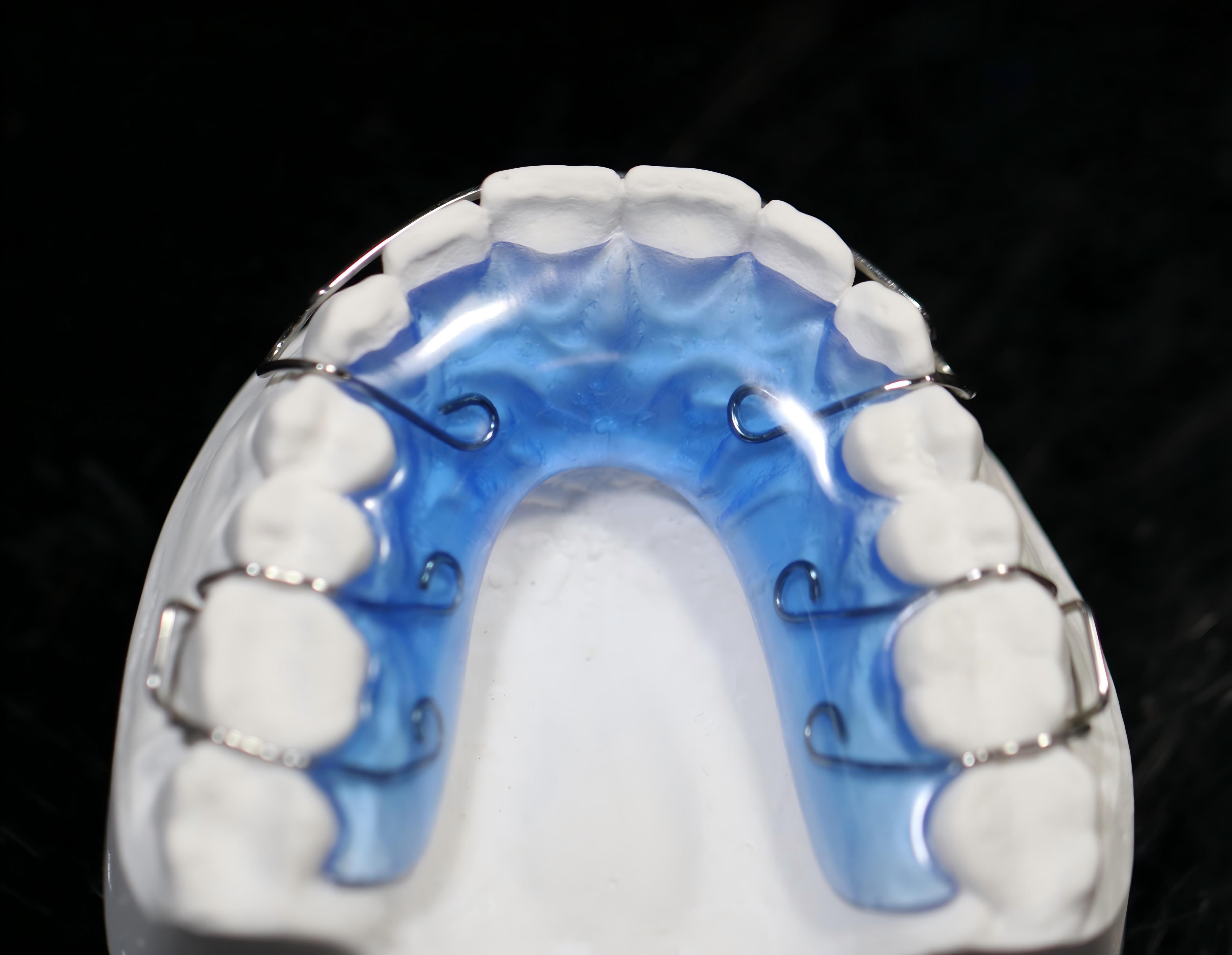 Hawley Retainer
